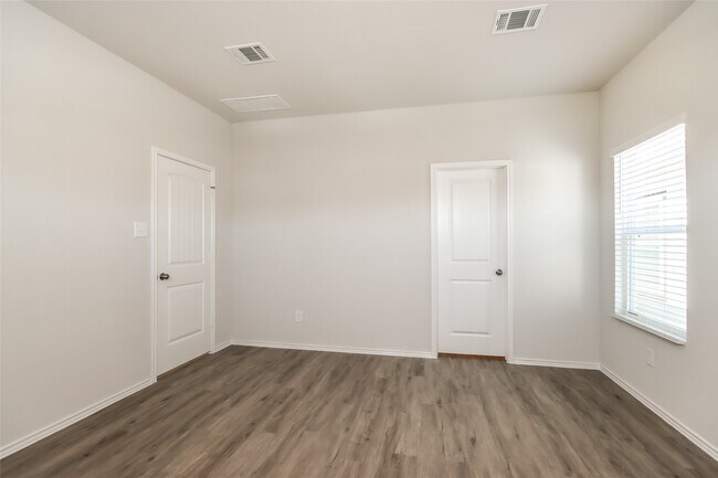 Building Photo - 15226 Estrella Rd W