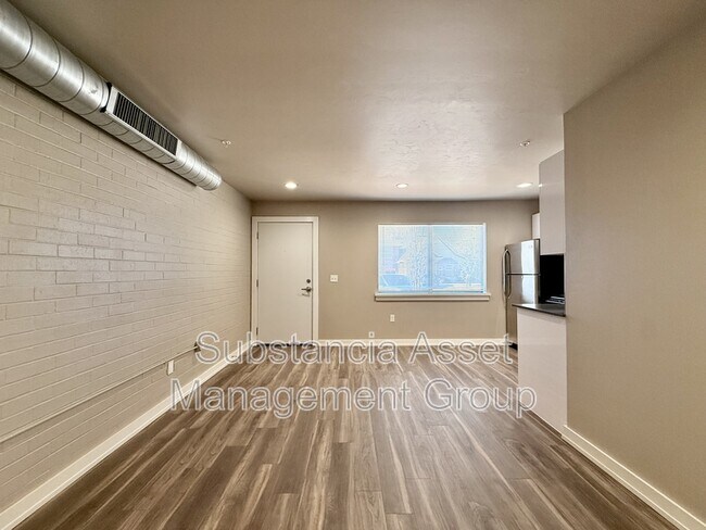 Building Photo - 2000 N Blackwelder Ave