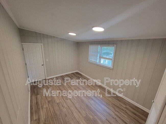 Building Photo - 2034 Trout Dr