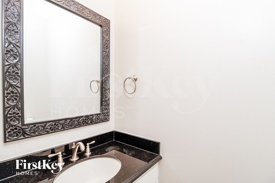 Building Photo - 9 Park Village Ct