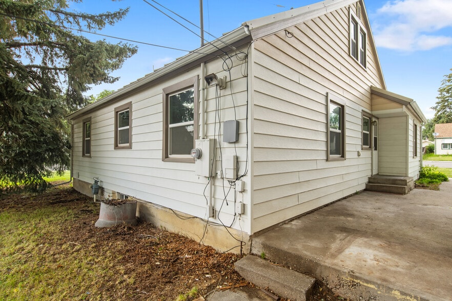Building Photo - 644 Avenue F