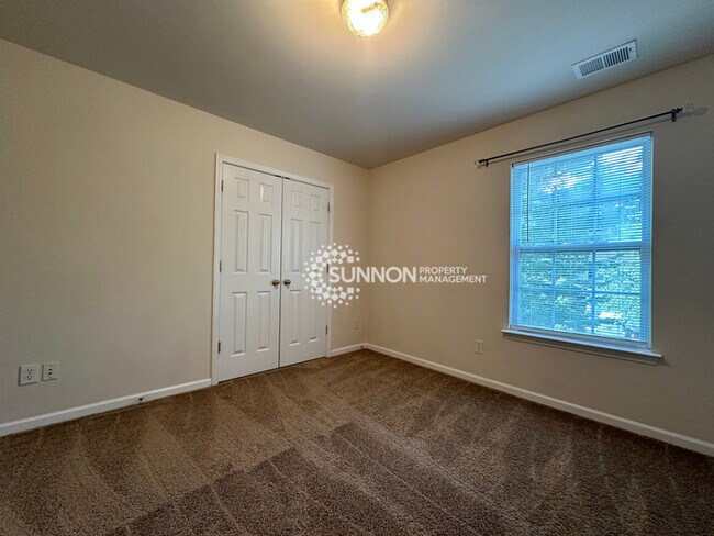 Building Photo - 4 Bed 2.5 Bath in Old Stone Crossing