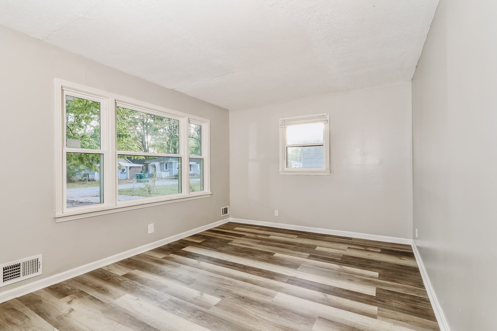 Building Photo - 2309 Dexter Ave