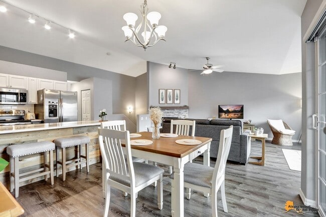 Building Photo - Stunning 3 Bedroom Home in East Anchorage with Garage