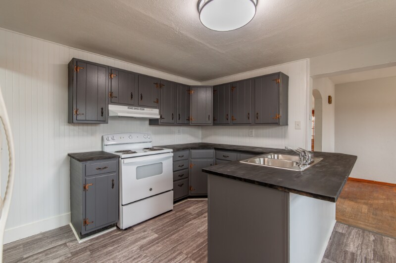 Building Photo - 601 Riverview Dr