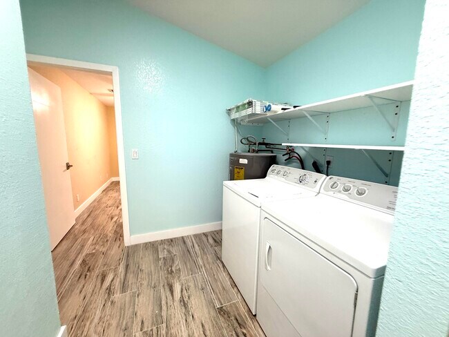 Building Photo - 15859 68th Ct N