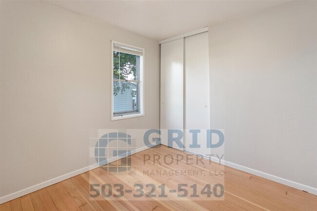 Building Photo - Charming 2BR House with Garage & Private Patio in Vancouver!
