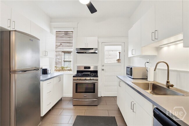 Building Photo - 118 W Waldburg St