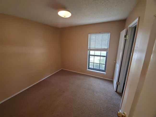 Building Photo - 2501 Cedar Ln