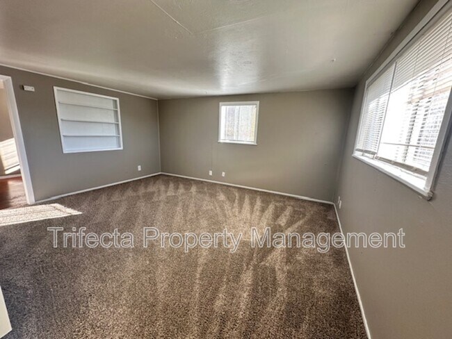 Building Photo - 417 N Hollywood St