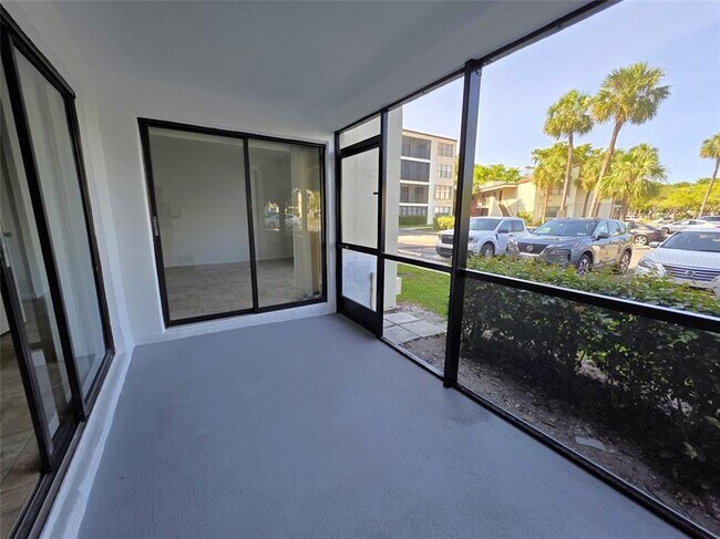 Building Photo - 2320 S Cypress Bend Dr