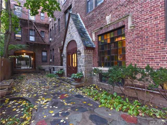 Building Photo - 1 Hillside Ave