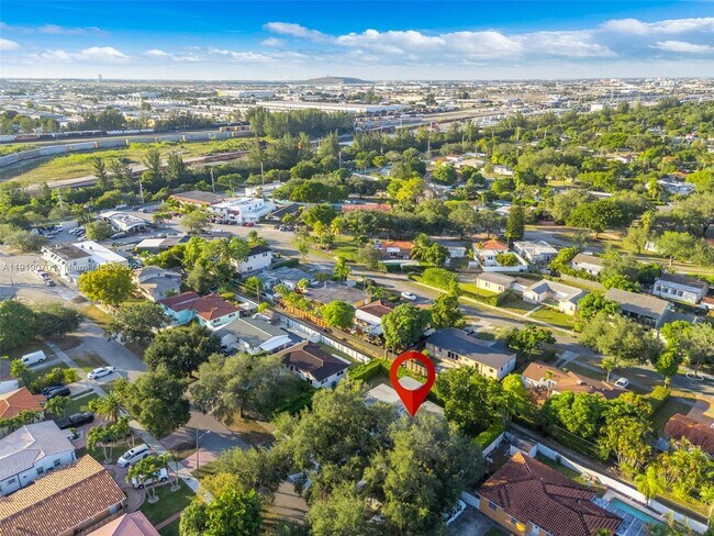 Building Photo - 333 Linwood Dr