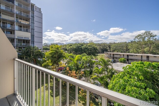 Building Photo - Move-In Ready 1-Bedroom 1 Bath Condo in Ce...