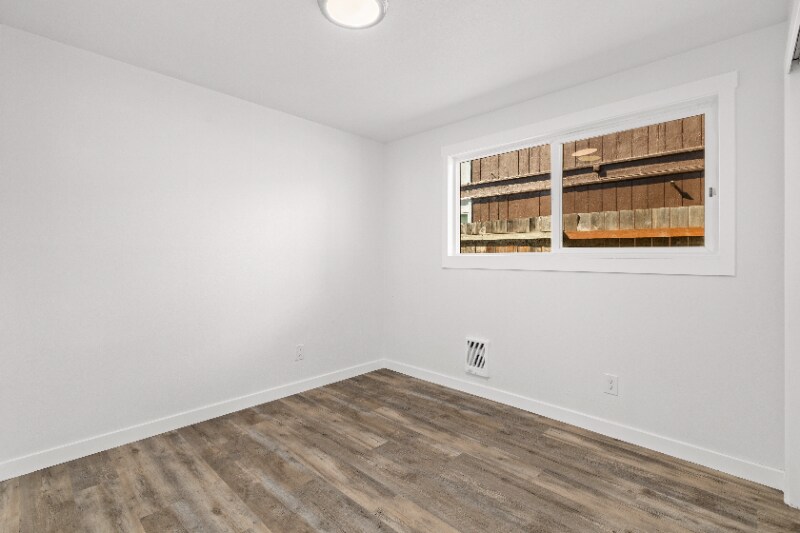 Building Photo - 813 Woodford Ave N