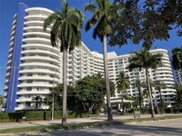 Building Photo - 5161 Collins Ave