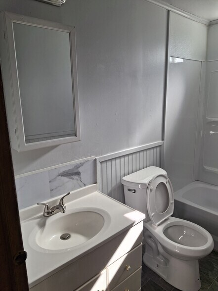 Building Photo - 3115 Fairlane Rd