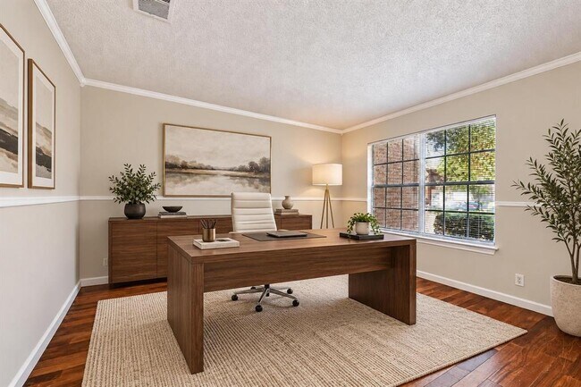 Building Photo - 2616 Oakwood Glen Dr