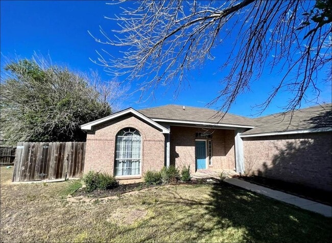 Building Photo - 7108 Bluegrass Ct