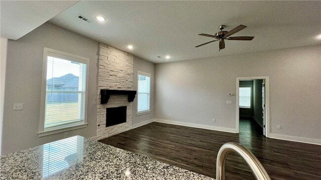 Building Photo - 331 W Taverner Xing