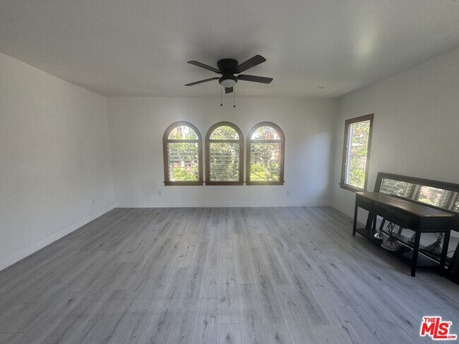 Building Photo - 245 N Swall Dr