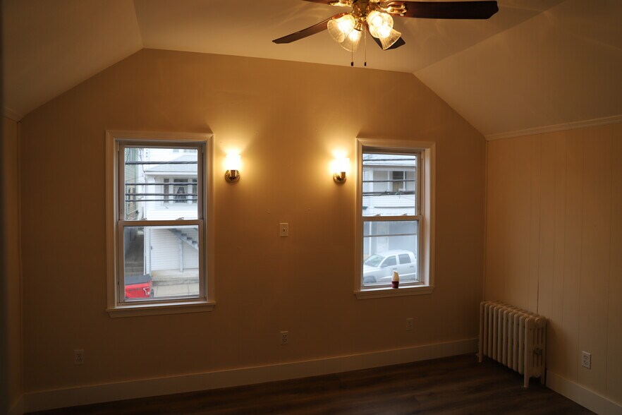 Building Photo - 207 W Church St