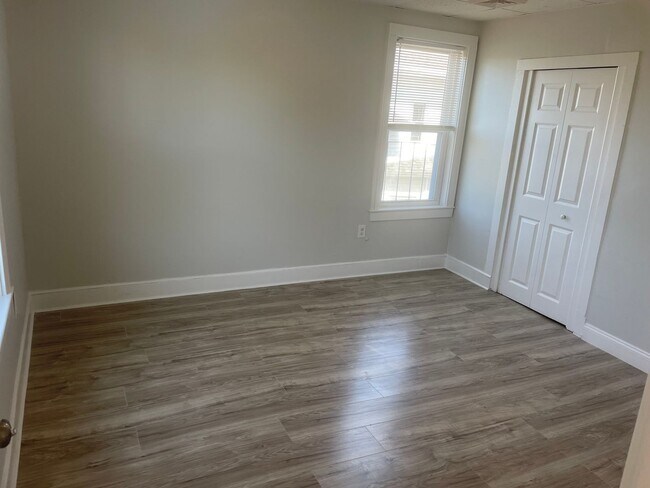 Building Photo - 21 Kenyon Ave