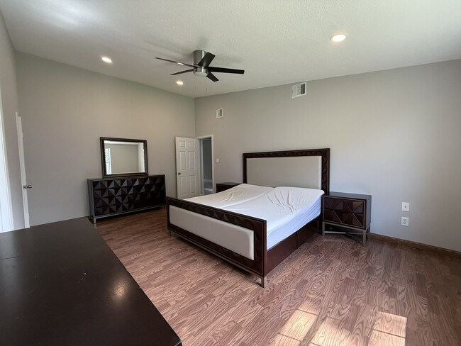 Building Photo - 4006 Cedar Ridge Ct