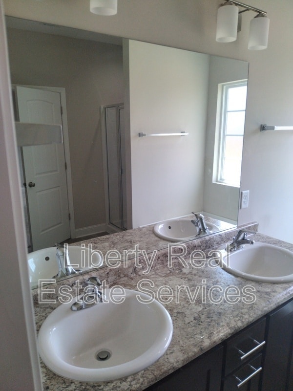 Building Photo - 729 Burke Dr