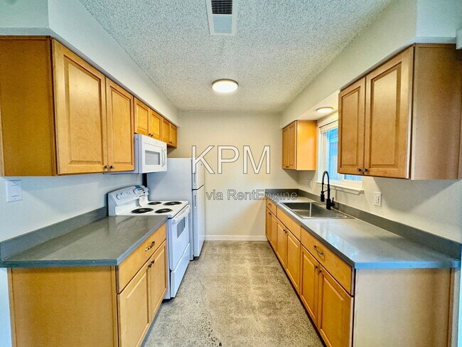 Building Photo - 6632 N El Dorado St