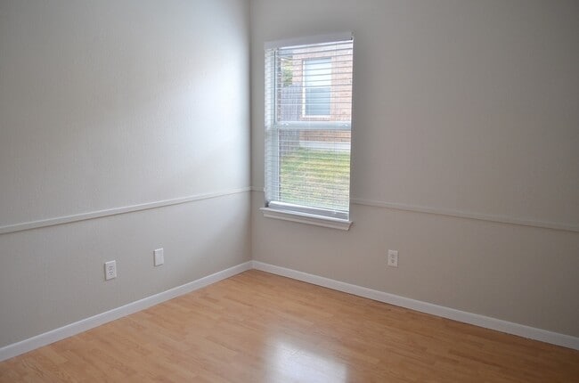 Building Photo - 105 Pecanwood N