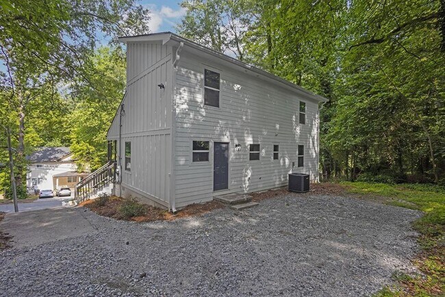 Building Photo - 1080 Westmont Rd SW