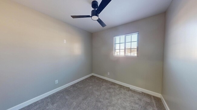 Building Photo - 1033 E 51st Pl