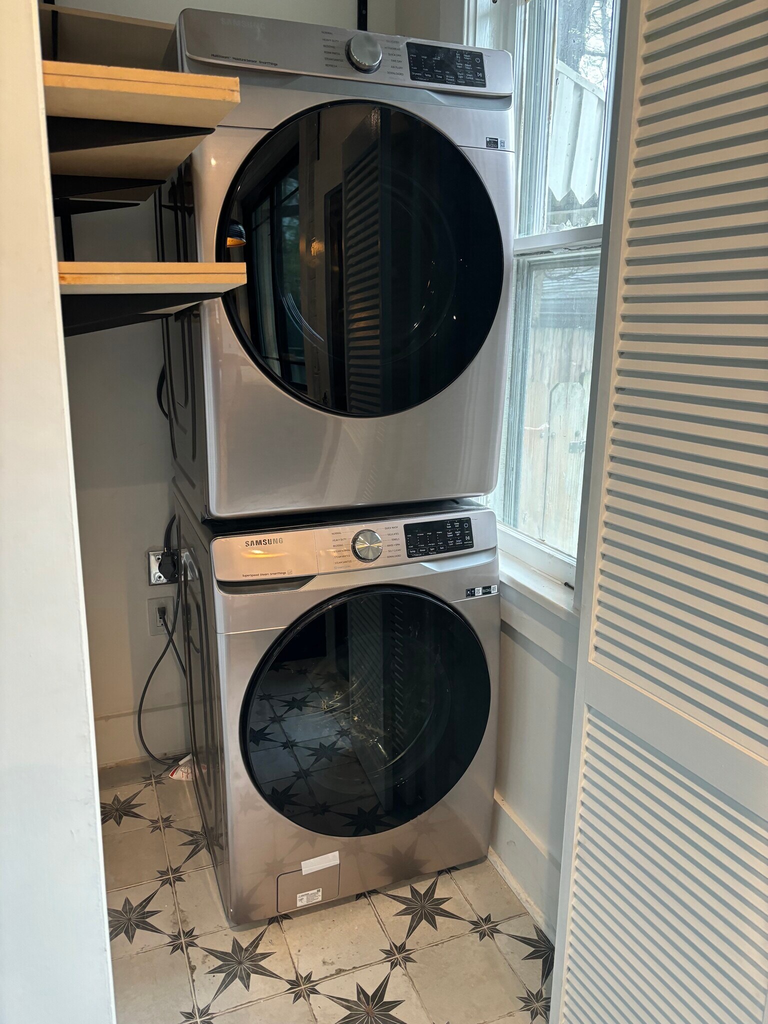 Samsung Washer & Dryer - 1939 Nelson Ave