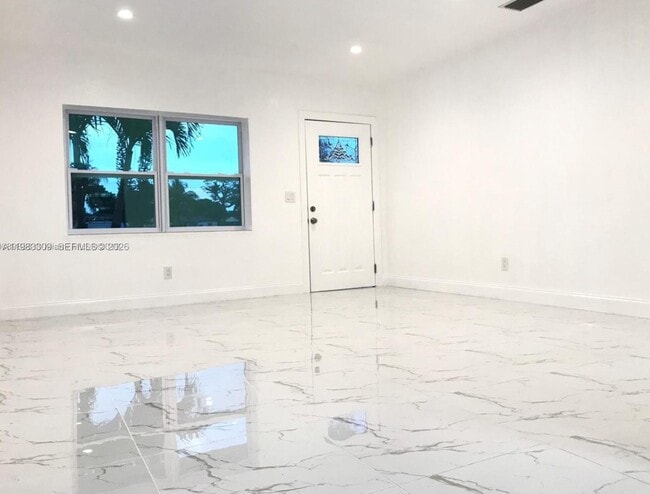 Building Photo - 6710 SW 18th Ct