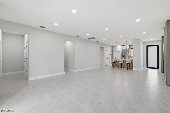 Building Photo - 5069 Penella Ave