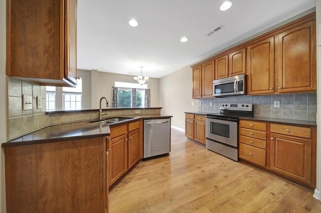 Building Photo - Beautiful Three Bed Two and Half Bath Town...