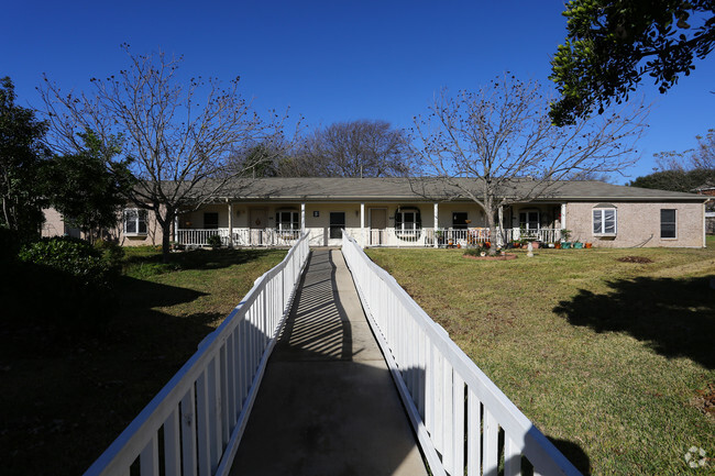 Building Photo - Cobblestone Court