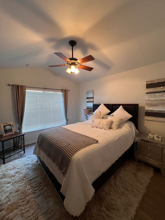 Building Photo - Now available! Ready-to-move-in condo in Sanford!