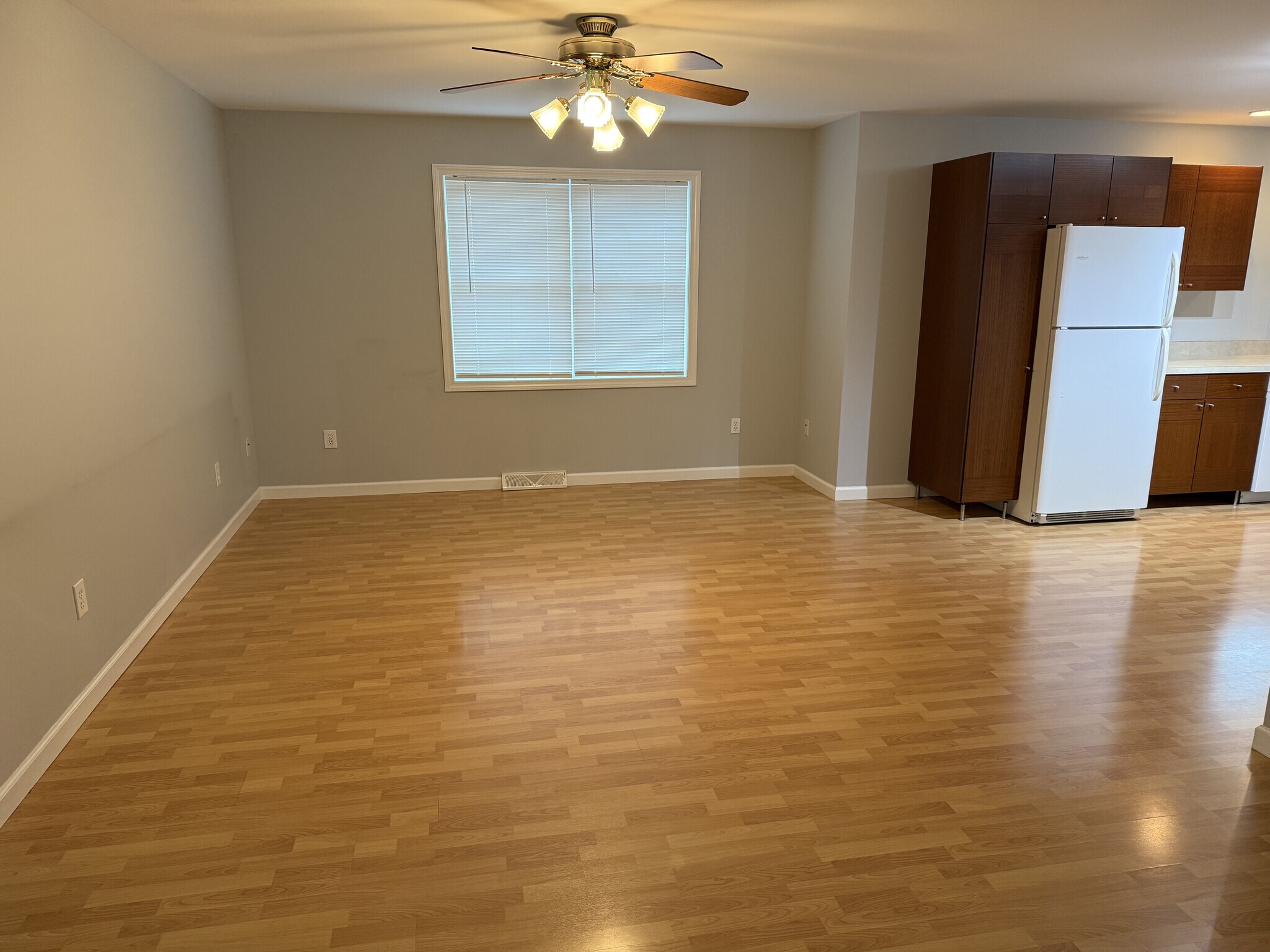 Livingroom - 279 Saratoga Ave