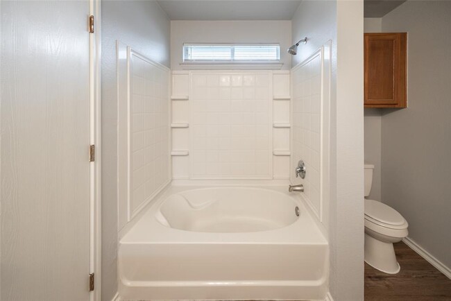 Building Photo - 2108 Boyer Dr