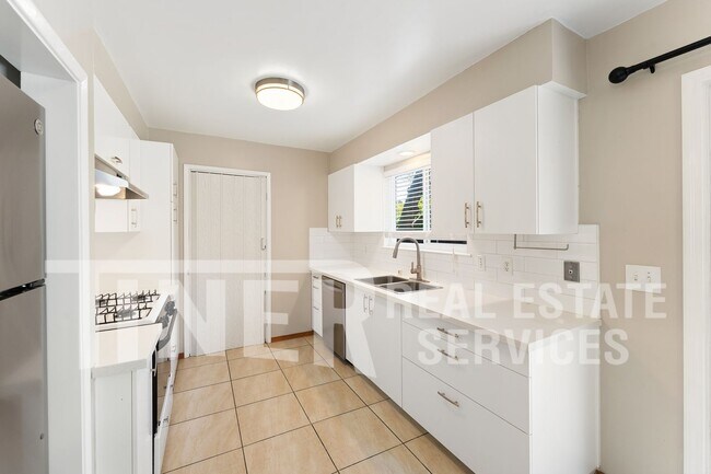 Building Photo - 6167 Oakgreen Cir