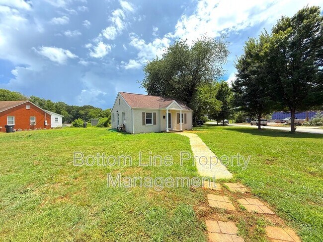 Primary Photo - 516 Concordia Ave