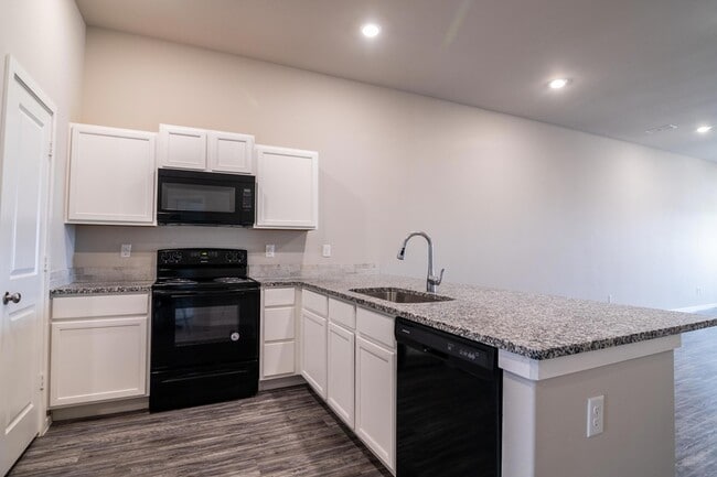 Building Photo - 1902 Langford Ave