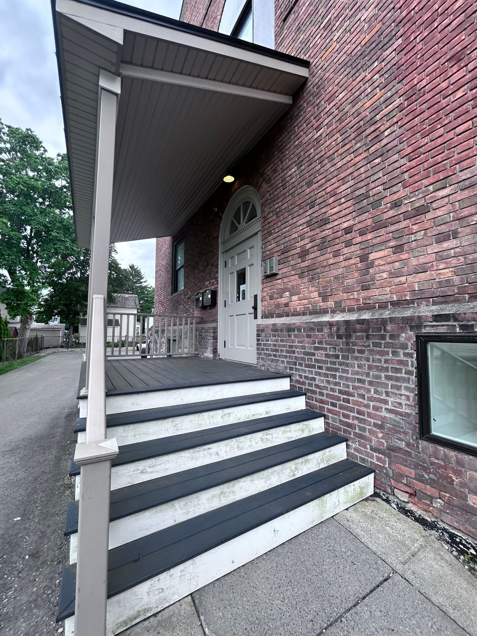 Entry to Apartment - 13 Chester St