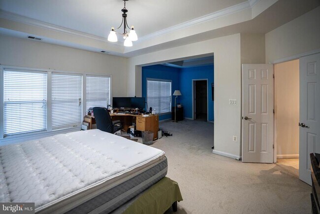 Building Photo - 9571 Linnett Hill Dr