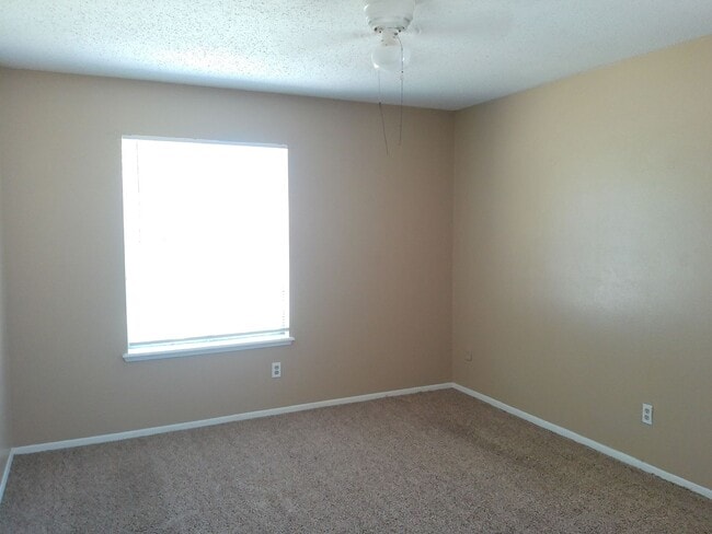 Building Photo - 421 Antares Dr