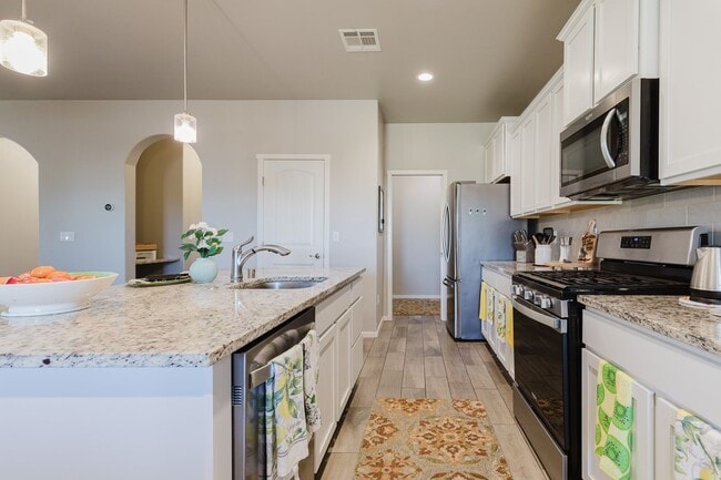 Building Photo - Meticulously Clean 3 bedroom 2 bathroom Home