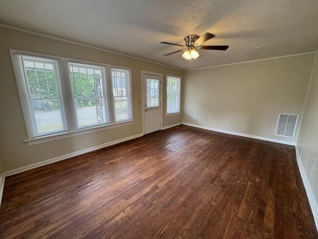 Building Photo - Cozy 3/1 House in South Rome