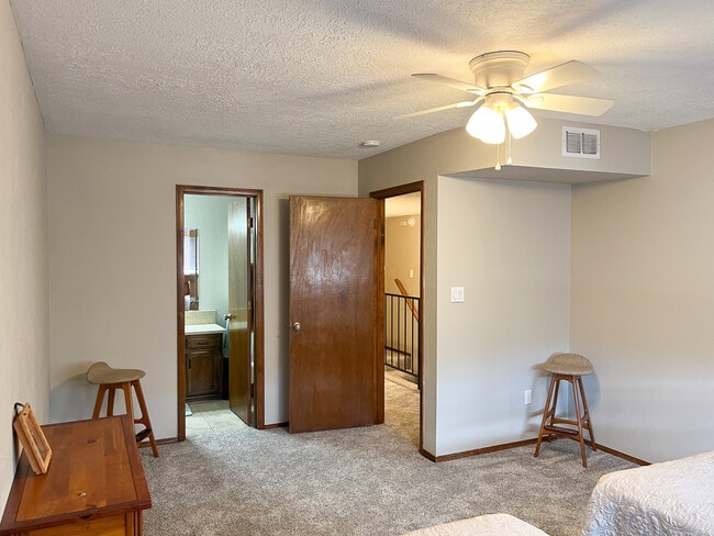 Building Photo - 214 Metz Dr